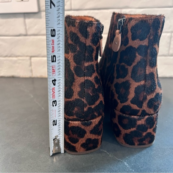 Gentle Souls sz 9.5 calf hair leather Leopard Print Ankle Booties NEW! - Picture 9 of 15
